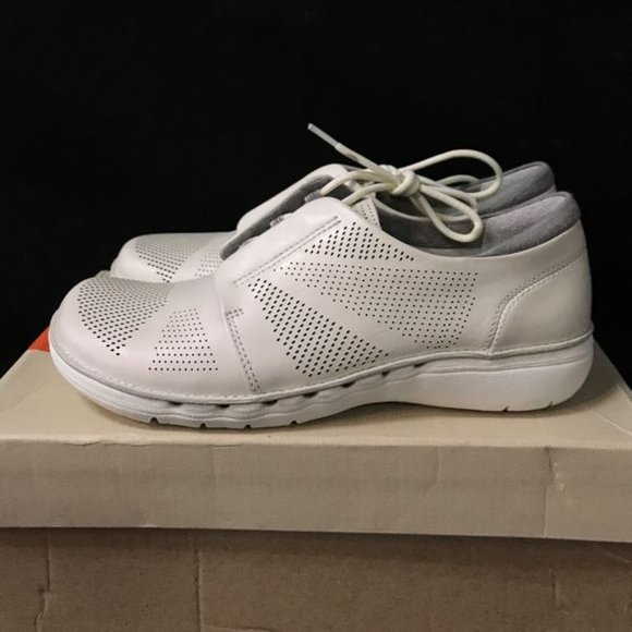 Women's Clarks Un Voltra Lace Up Shoes White - Picture 5 of 8